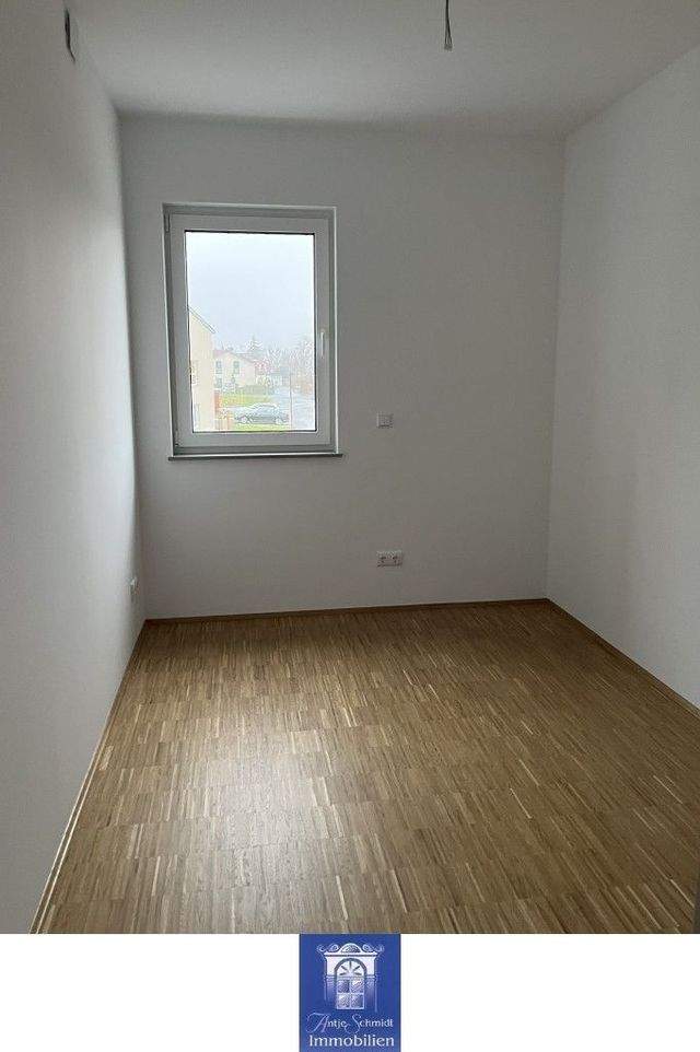 Willkommen im modernen Erstbezug! Perfekter Zuschnitt, EBK, schöner Balkon und Lift! - Photo 2
