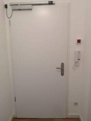 Eingangstür mit Brandschutz