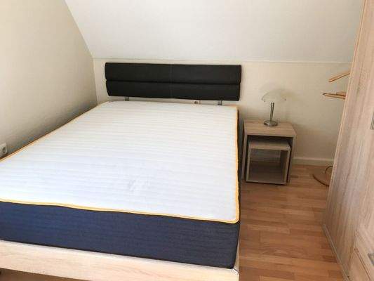 Schlafzimmer DG links