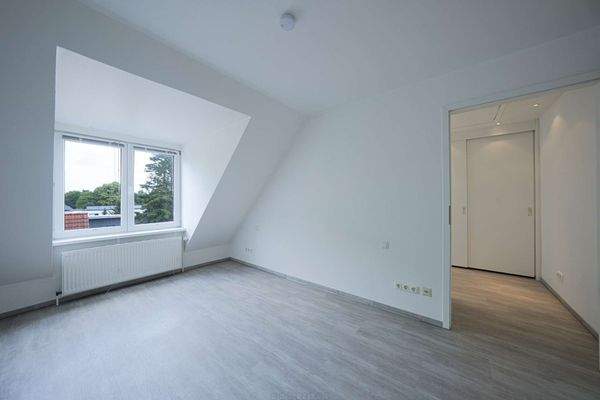 Schlafzimmer in der oberen Etagemit Zugang zur Ankleide