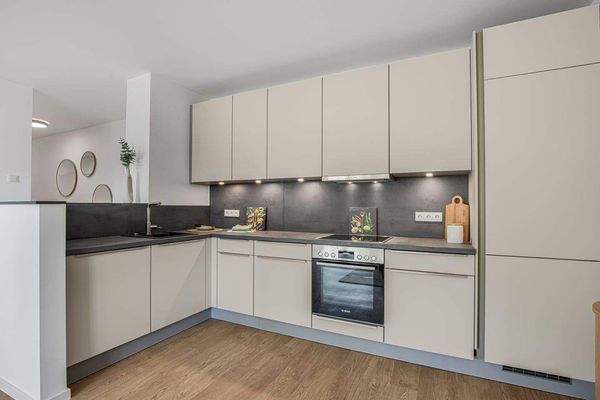 Hochwertige, voll ausgestattete Einbauküche