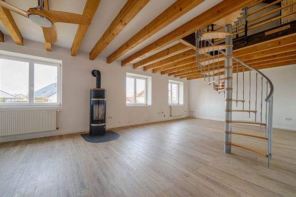 Wohnzimmer mit Kamin