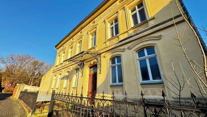 Vorderansicht Eingang