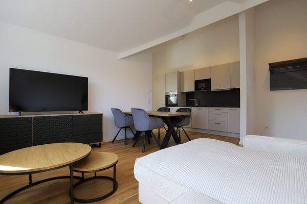 Dachgeschoss links-Wohnen-Essen-Kochen