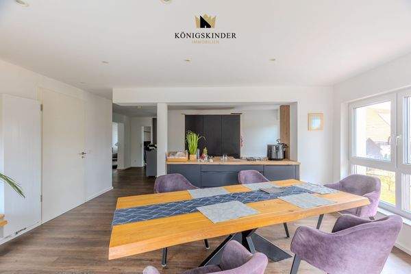 Heller Wohnbereich mit offener Raumstruktur (Wohneinheit 1)