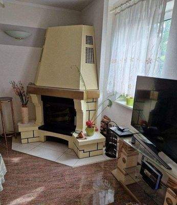 Wohnzimmer mit Kamin