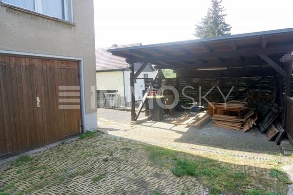 Carport und Garage