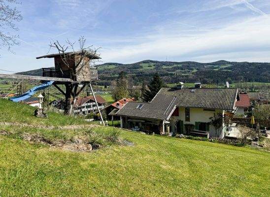 Außenansicht mit Garten 