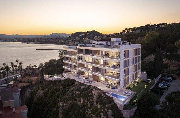 Elegant Apartments with Pool in a Prime Area of Málaga