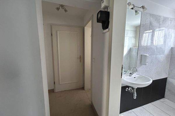 Gewerbeeinheit EG, Flur, Ausgang Treppenhaus