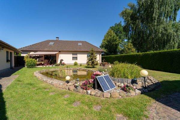 Außenansicht + Garten