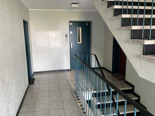 Teppenhaus mit Aufzug