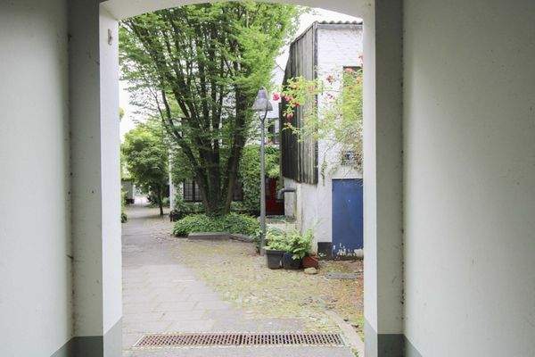 Durchgang zur Hauseingangstür und Innenhof