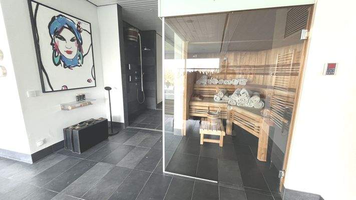 Wellness - Sauna und Dusche