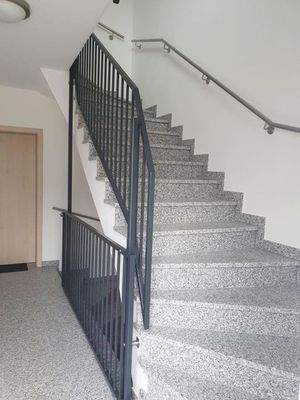 mit Granit belegtes Treppenhaus