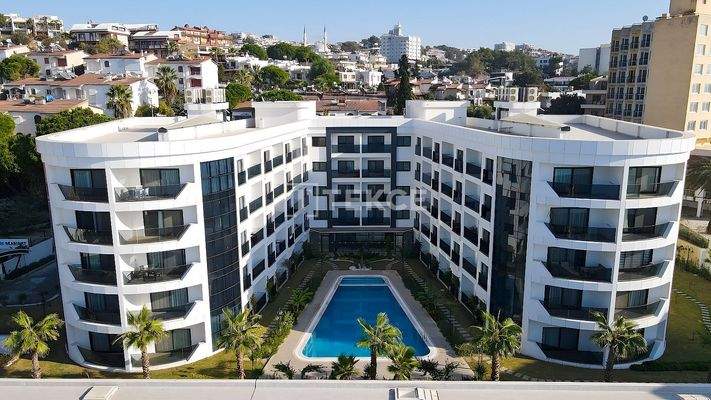 Residence Flat Next to the Beach in Kuşadası Kadınlardenizi