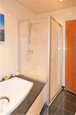 Bodentiefe Duschkabine