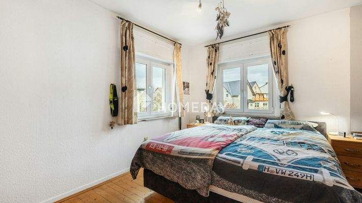 1. OG Schlafzimmer 1 2