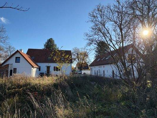 Innenhof mit den 3 Gebäuden