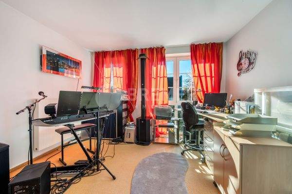 Zimmer 3 mit Balkonzugang, OG