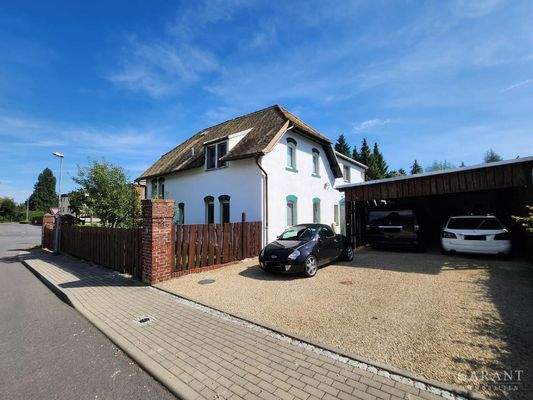 11 Nordansicht mit Carport