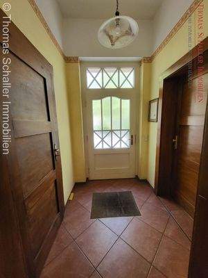 Flur zur EG und 1.OG Whng. 