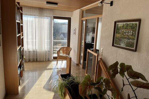 Diele mit Zugang zum Balkon