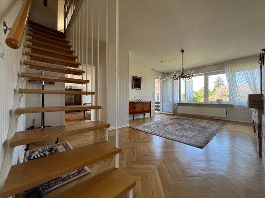 Weiter geht´s im Obergeschoss: Esszimmer, ...