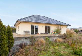 Bungalow mit Hochterrasse