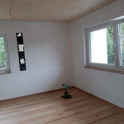 Wohnz. m. Fenster in 2 Richtg.