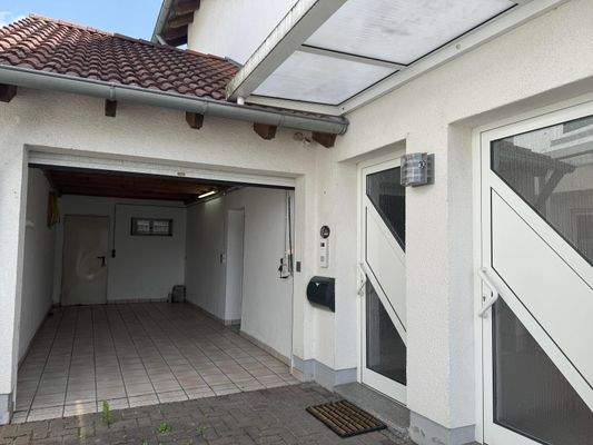 Eingangsbereiche und Garage 1