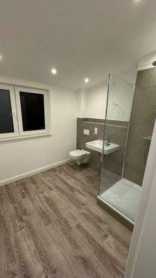 Bad im Dachgeschoss mit Dusche 