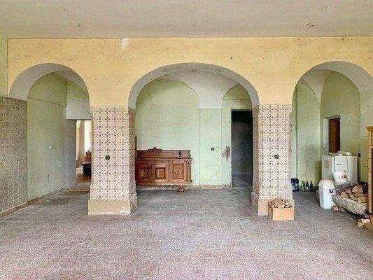 Empfangshalle mit Portal