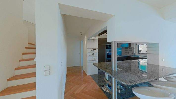 Empfangsbereich mit Blick in Küche