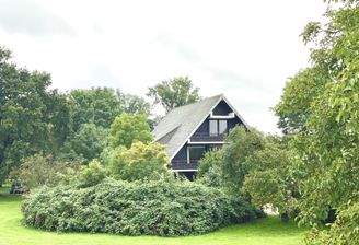 Seitliche Hausansicht