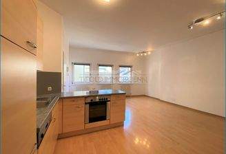 großzügige Wohnküche