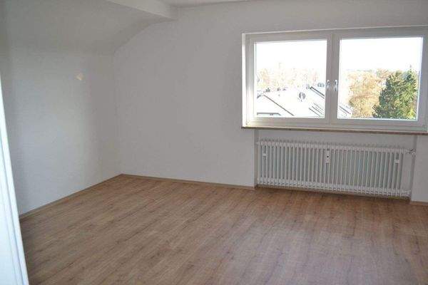 großes Wohnzimmer (Bild 2 v. 3)