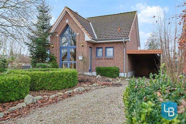 Einfamilienhaus mit Carport