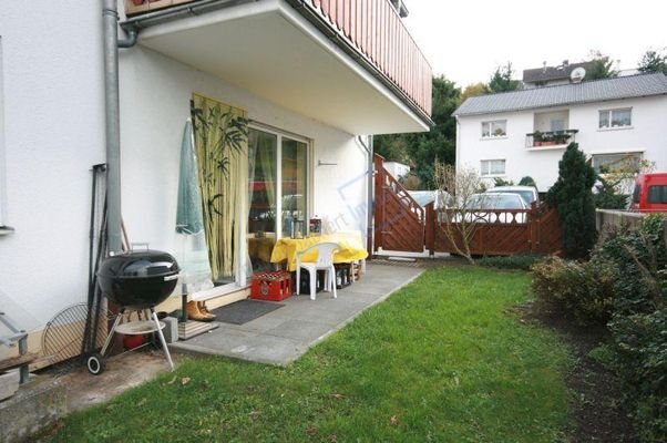 TERRASSE MIT GARTEN 