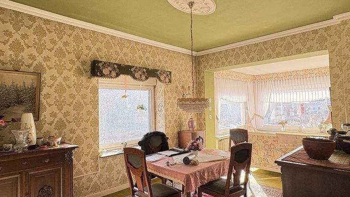 Essbereich mit Blick ins Erkerzimmer EG