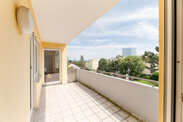 3 von 4 Zimmer mit Balkon