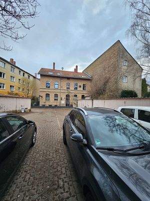 Baugrundstück mit Garagen