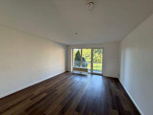 Wohnzimmer mit Balkon