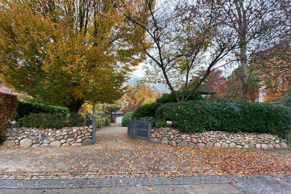 Toreinfahrt von der Strasse (4).jpeg