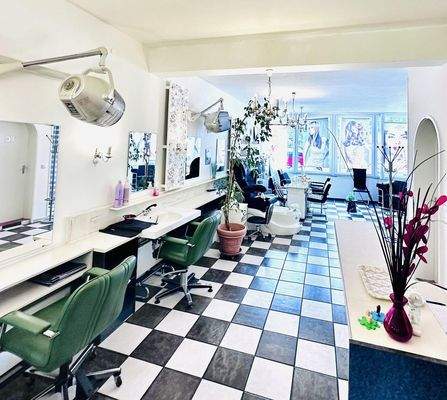 Blick zur Schaufensterfront