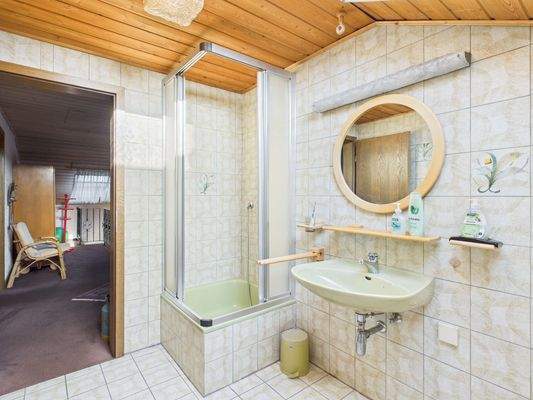 22 Badezimmer OG.jpg