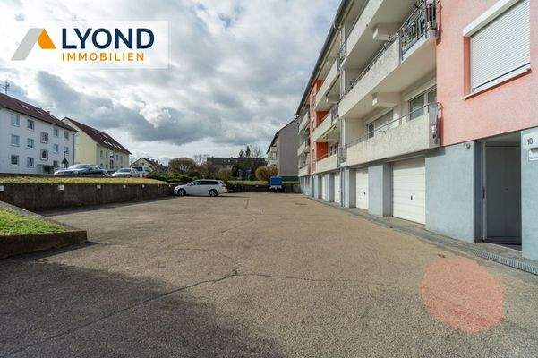 2. Wohnung Stellplätze / Garagen