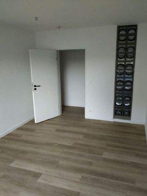 Zimmer 2 mit Balkonausgang zur Rückseite