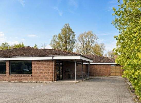 Eingang + Anlieferung