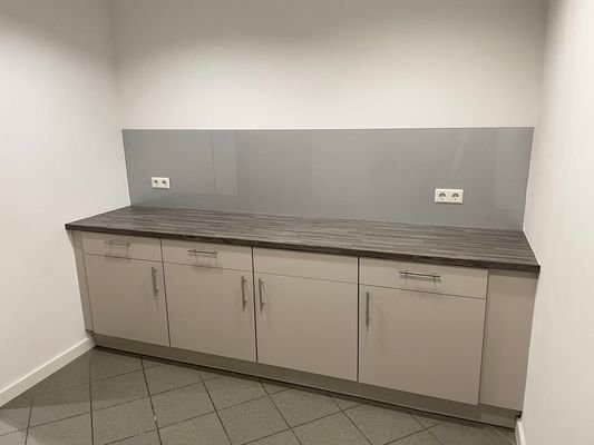 Große Küchenzeile mit viel Stauraum